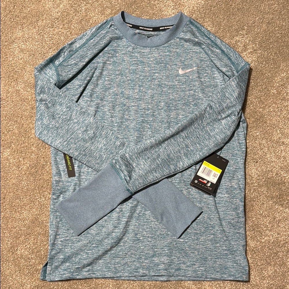 Nike women’s long-sleeved shirt